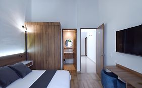 Valymar Inn International Home Hotel